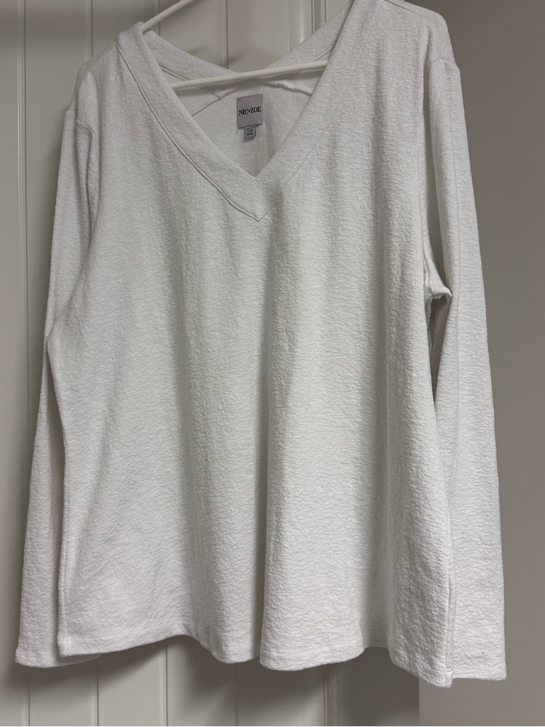 Nic+Zoe White Knit Label Detail Top
